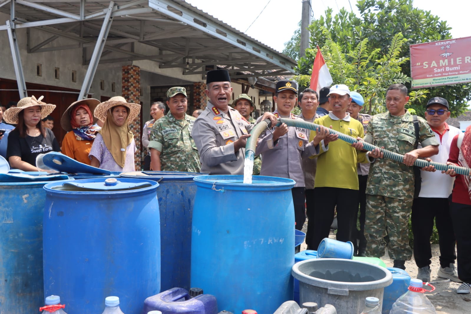 Polresta Pati Salurkan 44 Ribu Liter Air Bersih untuk Warga Terdampak Kekeringan